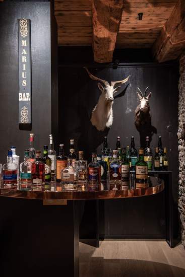 bar